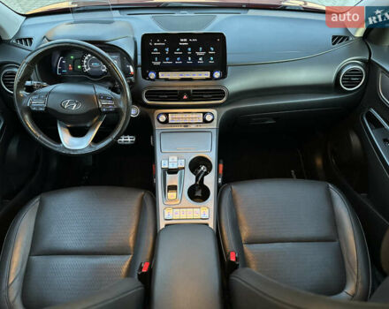 Красный Хендай Kona Electric, объемом двигателя 0 л и пробегом 99 тыс. км за 18350 $, фото 29 на Automoto.ua