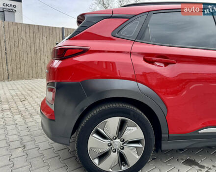 Красный Хендай Kona Electric, объемом двигателя 0 л и пробегом 100 тыс. км за 17900 $, фото 19 на Automoto.ua