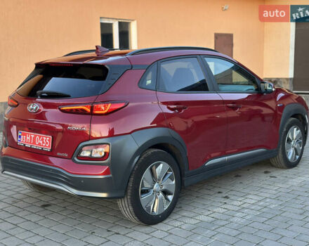 Красный Хендай Kona Electric, объемом двигателя 0 л и пробегом 99 тыс. км за 18350 $, фото 4 на Automoto.ua