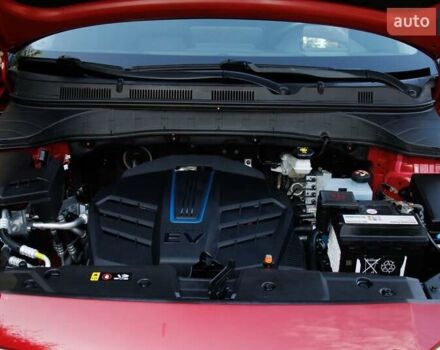 Красный Хендай Kona Electric, объемом двигателя 0 л и пробегом 89 тыс. км за 17950 $, фото 28 на Automoto.ua
