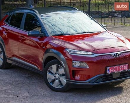 Красный Хендай Kona Electric, объемом двигателя 0 л и пробегом 89 тыс. км за 17950 $, фото 2 на Automoto.ua