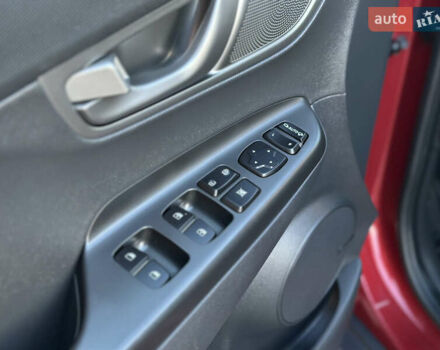 Красный Хендай Kona Electric, объемом двигателя 0 л и пробегом 99 тыс. км за 18350 $, фото 11 на Automoto.ua