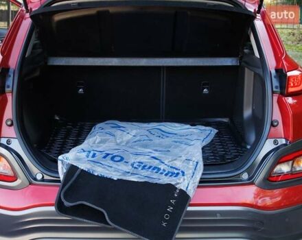 Красный Хендай Kona Electric, объемом двигателя 0 л и пробегом 89 тыс. км за 17950 $, фото 55 на Automoto.ua