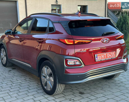 Красный Хендай Kona Electric, объемом двигателя 0 л и пробегом 99 тыс. км за 18350 $, фото 1 на Automoto.ua
