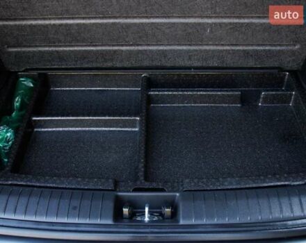 Красный Хендай Kona Electric, объемом двигателя 0 л и пробегом 89 тыс. км за 17950 $, фото 51 на Automoto.ua