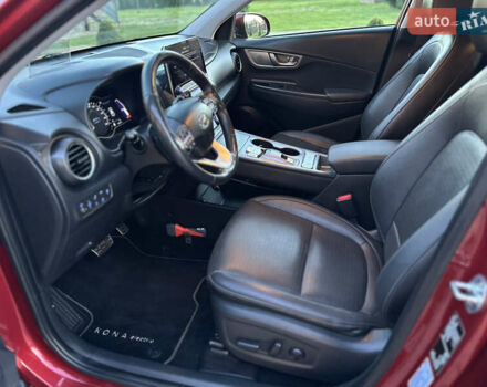 Красный Хендай Kona Electric, объемом двигателя 0 л и пробегом 99 тыс. км за 18350 $, фото 12 на Automoto.ua