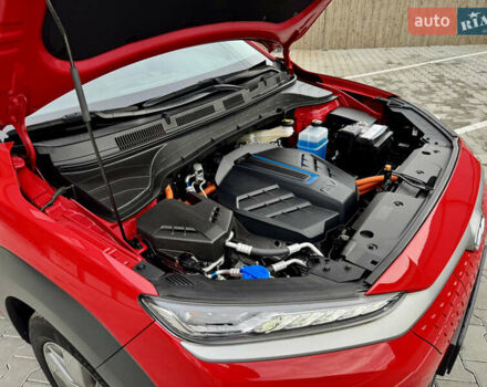 Красный Хендай Kona Electric, объемом двигателя 0 л и пробегом 100 тыс. км за 17900 $, фото 49 на Automoto.ua