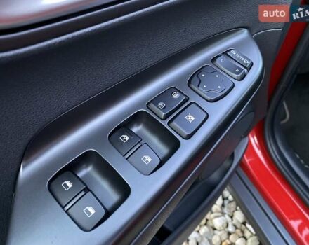 Красный Хендай Kona Electric, объемом двигателя 0 л и пробегом 105 тыс. км за 20200 $, фото 30 на Automoto.ua