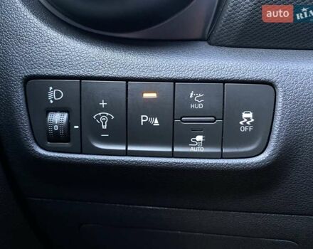 Красный Хендай Kona Electric, объемом двигателя 0 л и пробегом 105 тыс. км за 20500 $, фото 31 на Automoto.ua