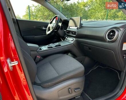 Красный Хендай Kona Electric, объемом двигателя 0 л и пробегом 113 тыс. км за 19900 $, фото 74 на Automoto.ua