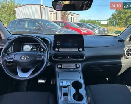 Красный Хендай Kona Electric, объемом двигателя 0 л и пробегом 86 тыс. км за 20600 $, фото 24 на Automoto.ua