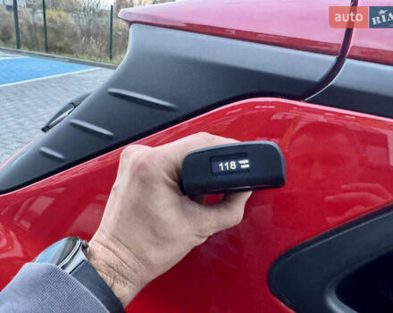 Красный Хендай Kona Electric, объемом двигателя 0 л и пробегом 161 тыс. км за 17999 $, фото 60 на Automoto.ua