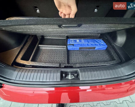 Красный Хендай Kona Electric, объемом двигателя 0 л и пробегом 161 тыс. км за 17999 $, фото 16 на Automoto.ua