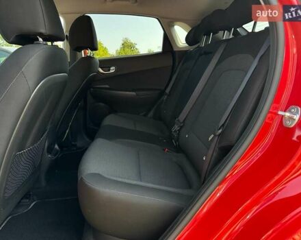 Красный Хендай Kona Electric, объемом двигателя 0 л и пробегом 113 тыс. км за 19900 $, фото 63 на Automoto.ua