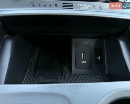 Красный Хендай Kona Electric, объемом двигателя 0 л и пробегом 113 тыс. км за 19900 $, фото 13 на Automoto.ua