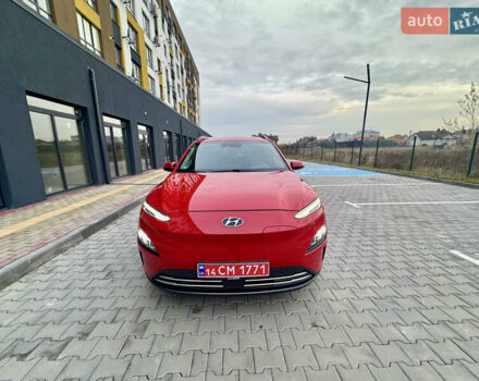 Красный Хендай Kona Electric, объемом двигателя 0 л и пробегом 161 тыс. км за 17999 $, фото 2 на Automoto.ua