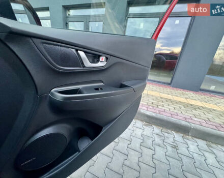 Красный Хендай Kona Electric, объемом двигателя 0 л и пробегом 161 тыс. км за 17999 $, фото 18 на Automoto.ua