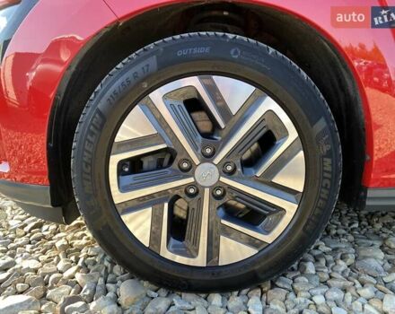 Красный Хендай Kona Electric, объемом двигателя 0 л и пробегом 105 тыс. км за 20500 $, фото 21 на Automoto.ua