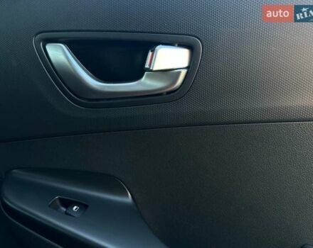 Красный Хендай Kona Electric, объемом двигателя 0 л и пробегом 86 тыс. км за 20600 $, фото 54 на Automoto.ua