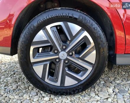 Красный Хендай Kona Electric, объемом двигателя 0 л и пробегом 105 тыс. км за 20500 $, фото 23 на Automoto.ua