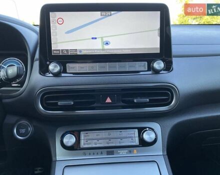 Красный Хендай Kona Electric, объемом двигателя 0 л и пробегом 105 тыс. км за 20200 $, фото 39 на Automoto.ua