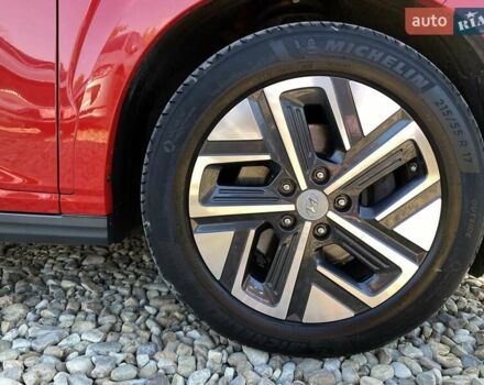 Красный Хендай Kona Electric, объемом двигателя 0 л и пробегом 105 тыс. км за 20500 $, фото 24 на Automoto.ua
