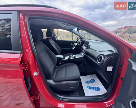 Красный Хендай Kona Electric, объемом двигателя 0 л и пробегом 161 тыс. км за 17999 $, фото 19 на Automoto.ua