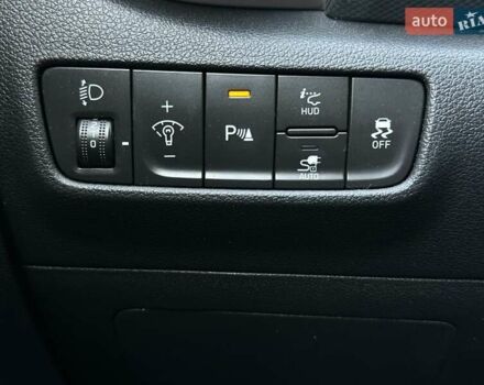 Красный Хендай Kona Electric, объемом двигателя 0 л и пробегом 113 тыс. км за 19900 $, фото 8 на Automoto.ua