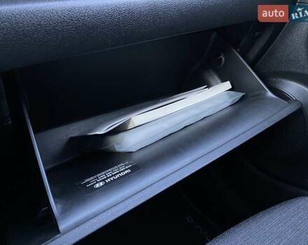 Красный Хендай Kona Electric, объемом двигателя 0 л и пробегом 105 тыс. км за 20500 $, фото 46 на Automoto.ua