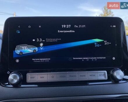 Красный Хендай Kona Electric, объемом двигателя 0 л и пробегом 105 тыс. км за 20500 $, фото 48 на Automoto.ua