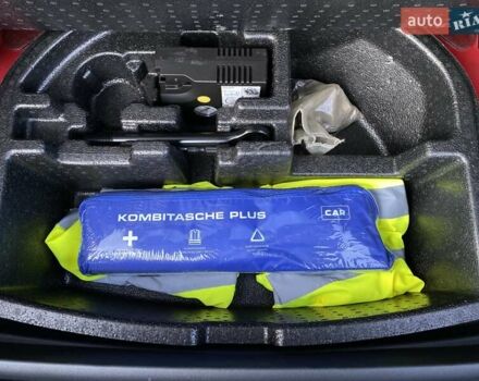 Красный Хендай Kona Electric, объемом двигателя 0 л и пробегом 105 тыс. км за 20500 $, фото 66 на Automoto.ua