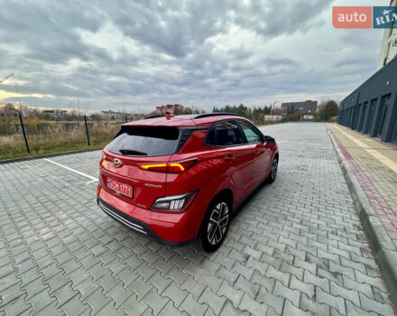 Красный Хендай Kona Electric, объемом двигателя 0 л и пробегом 161 тыс. км за 17999 $, фото 3 на Automoto.ua