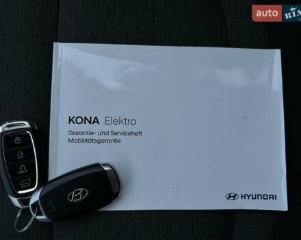 Красный Хендай Kona Electric, объемом двигателя 0 л и пробегом 113 тыс. км за 19900 $, фото 61 на Automoto.ua