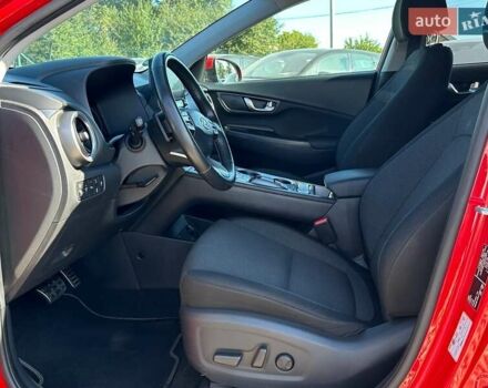 Красный Хендай Kona Electric, объемом двигателя 0 л и пробегом 86 тыс. км за 20600 $, фото 16 на Automoto.ua