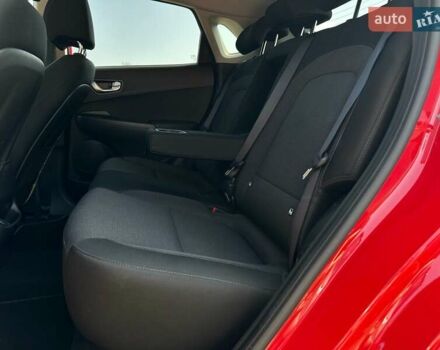 Красный Хендай Kona Electric, объемом двигателя 0 л и пробегом 113 тыс. км за 19900 $, фото 62 на Automoto.ua