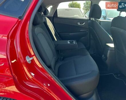 Красный Хендай Kona Electric, объемом двигателя 0 л и пробегом 86 тыс. км за 20600 $, фото 56 на Automoto.ua