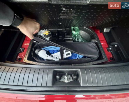 Красный Хендай Kona Electric, объемом двигателя 0 л и пробегом 161 тыс. км за 17999 $, фото 17 на Automoto.ua