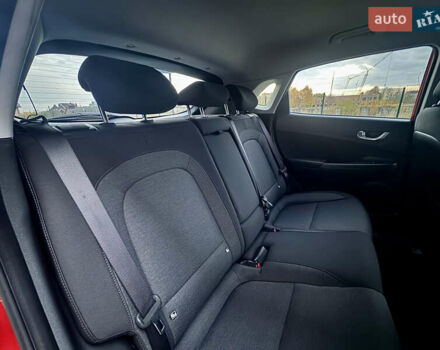 Красный Хендай Kona Electric, объемом двигателя 0 л и пробегом 161 тыс. км за 17999 $, фото 29 на Automoto.ua