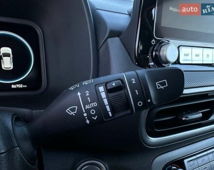 Красный Хендай Kona Electric, объемом двигателя 0 л и пробегом 86 тыс. км за 20600 $, фото 30 на Automoto.ua