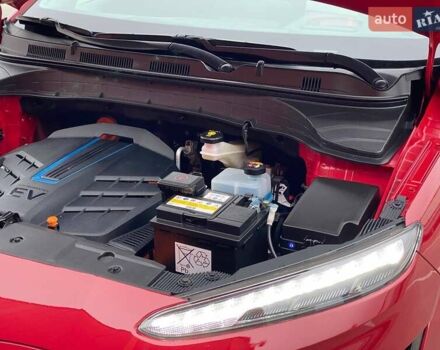 Красный Хендай Kona Electric, объемом двигателя 0 л и пробегом 67 тыс. км за 19999 $, фото 33 на Automoto.ua