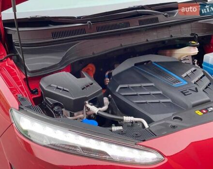 Красный Хендай Kona Electric, объемом двигателя 0 л и пробегом 67 тыс. км за 19999 $, фото 31 на Automoto.ua