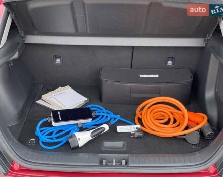 Красный Хендай Kona Electric, объемом двигателя 0 л и пробегом 67 тыс. км за 19999 $, фото 27 на Automoto.ua