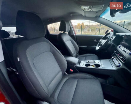 Красный Хендай Kona Electric, объемом двигателя 0 л и пробегом 161 тыс. км за 17999 $, фото 20 на Automoto.ua