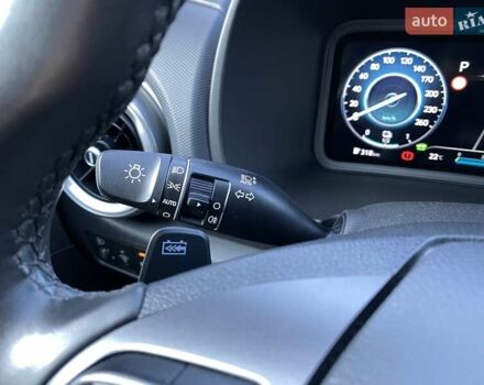 Красный Хендай Kona Electric, объемом двигателя 0 л и пробегом 105 тыс. км за 20500 $, фото 35 на Automoto.ua