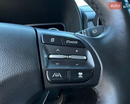 Красный Хендай Kona Electric, объемом двигателя 0 л и пробегом 86 тыс. км за 20600 $, фото 29 на Automoto.ua