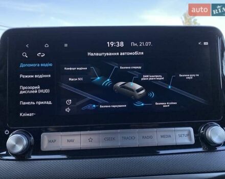 Красный Хендай Kona Electric, объемом двигателя 0 л и пробегом 105 тыс. км за 20200 $, фото 50 на Automoto.ua