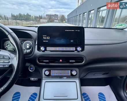 Красный Хендай Kona Electric, объемом двигателя 0 л и пробегом 161 тыс. км за 17999 $, фото 34 на Automoto.ua