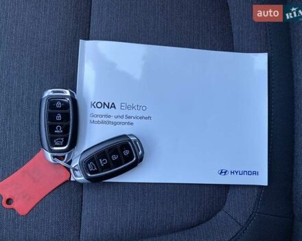 Красный Хендай Kona Electric, объемом двигателя 0 л и пробегом 105 тыс. км за 20200 $, фото 45 на Automoto.ua