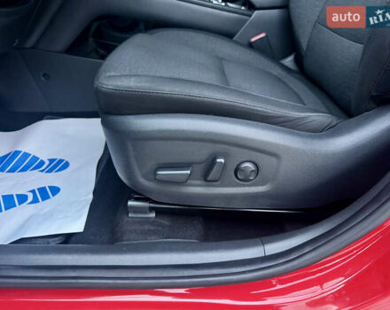 Красный Хендай Kona Electric, объемом двигателя 0 л и пробегом 161 тыс. км за 17999 $, фото 32 на Automoto.ua