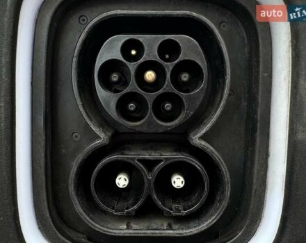 Красный Хендай Kona Electric, объемом двигателя 0 л и пробегом 86 тыс. км за 20600 $, фото 5 на Automoto.ua